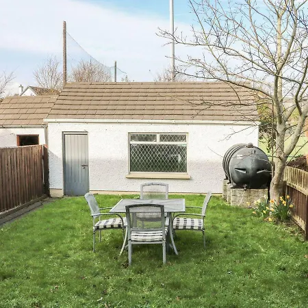 Oakfield Cottage, بيت للعطل *