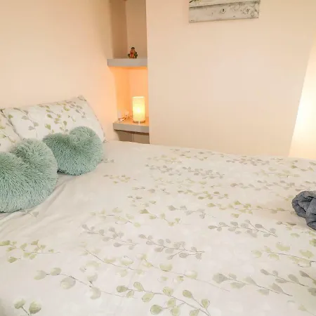 Oakfield Cottage,